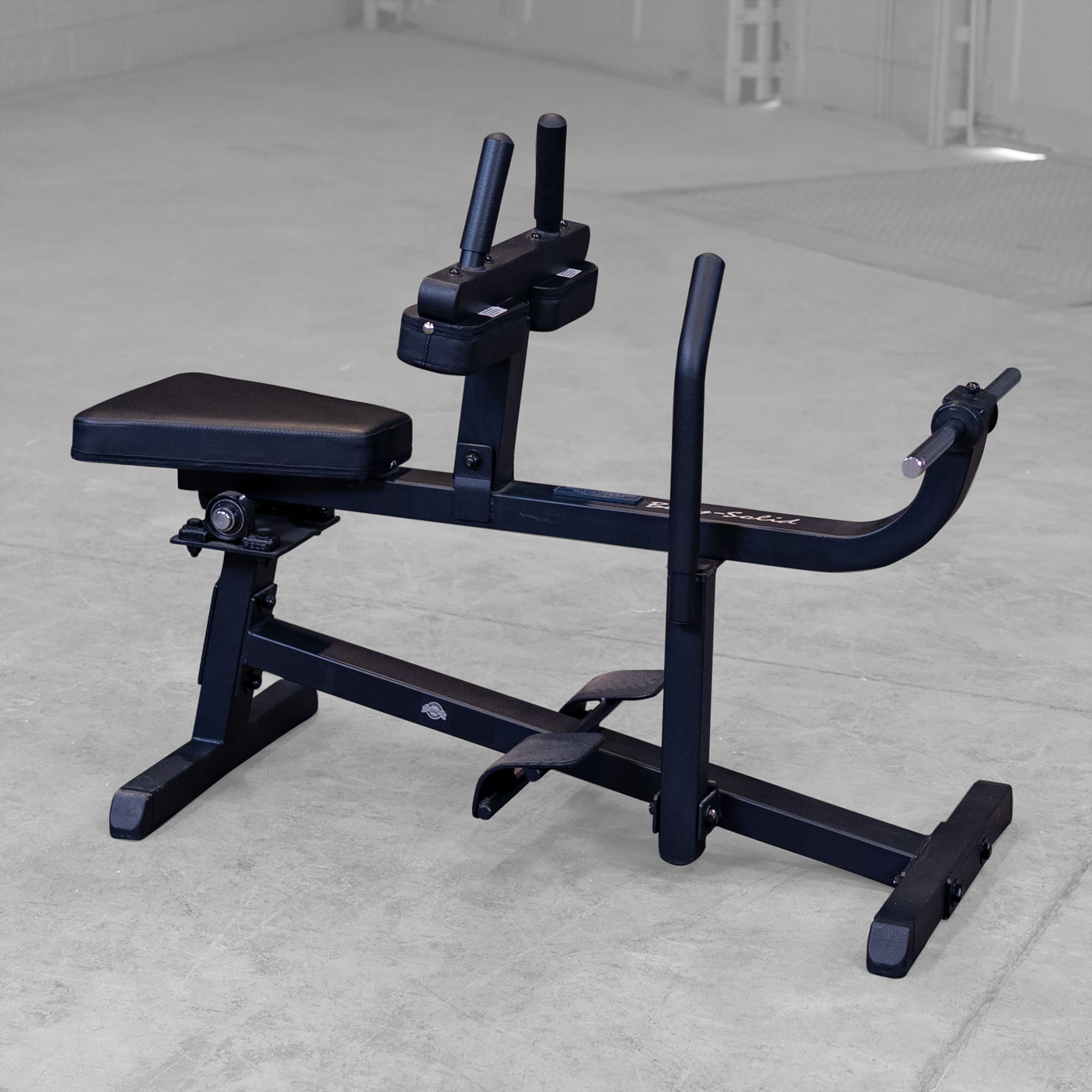 Sittande vadpress från Body-Solid.
